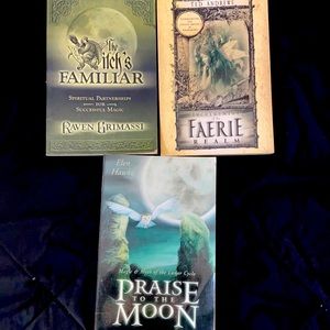 Praise to the Moon by - Green Mystic Paperback